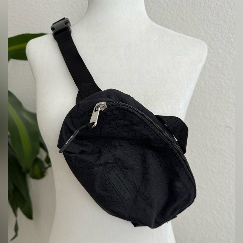 Athleta Excursion Crossbody Belt Bag